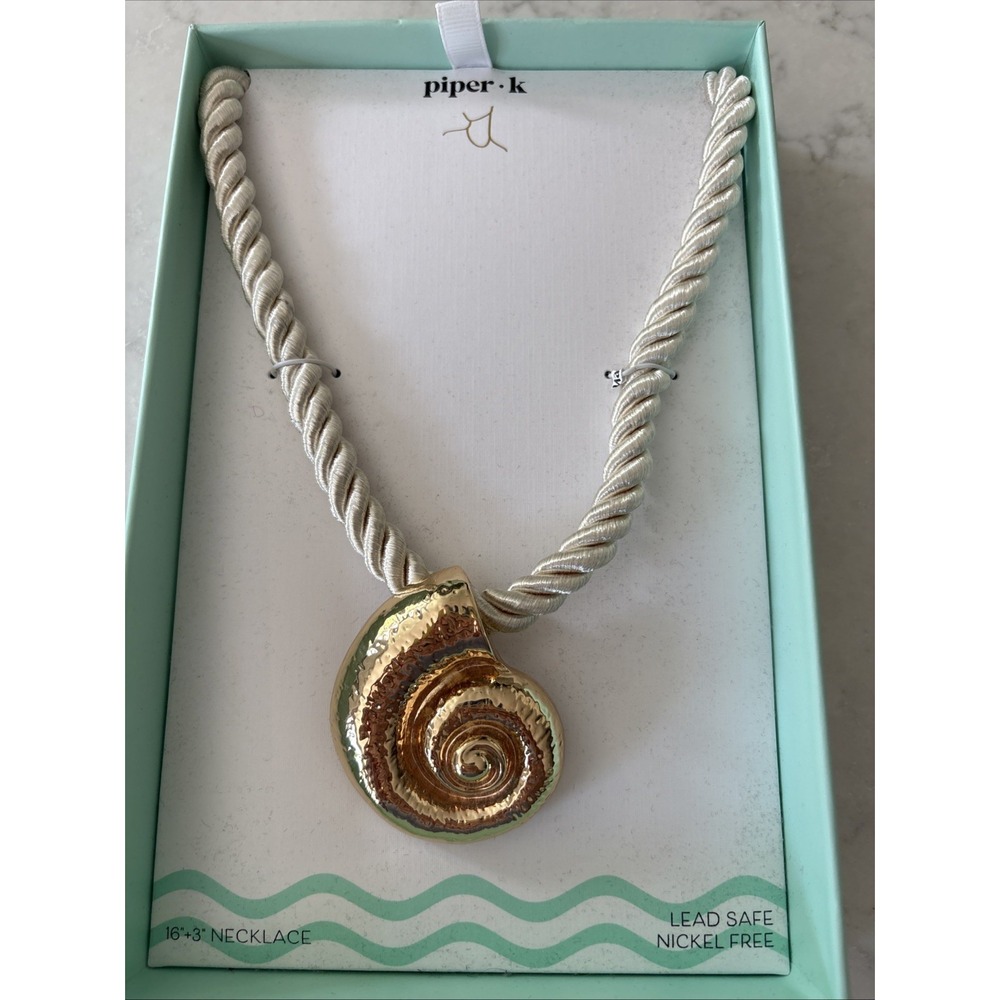 Piper K Viral Gold and White Nautical Shell Statement Rope Necklace NWT Coastal